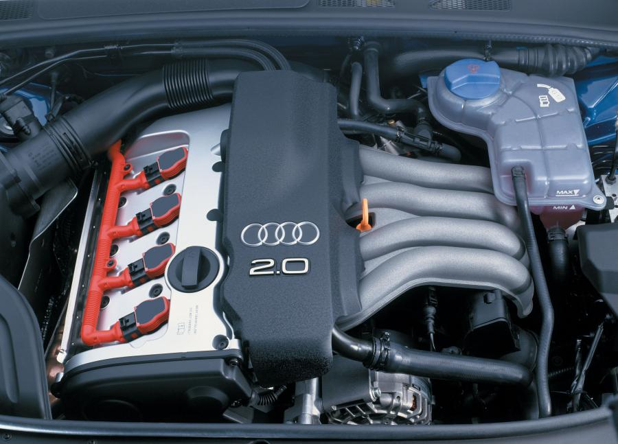 Моторный отсек Audi A4 2.0 Sedan (B6,8E) 2001 года  (AU) (фото 9 из 9)